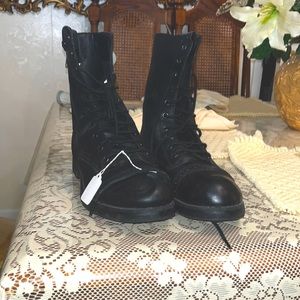Haven’t been wore, are in good condition. Just need to get rid of them.